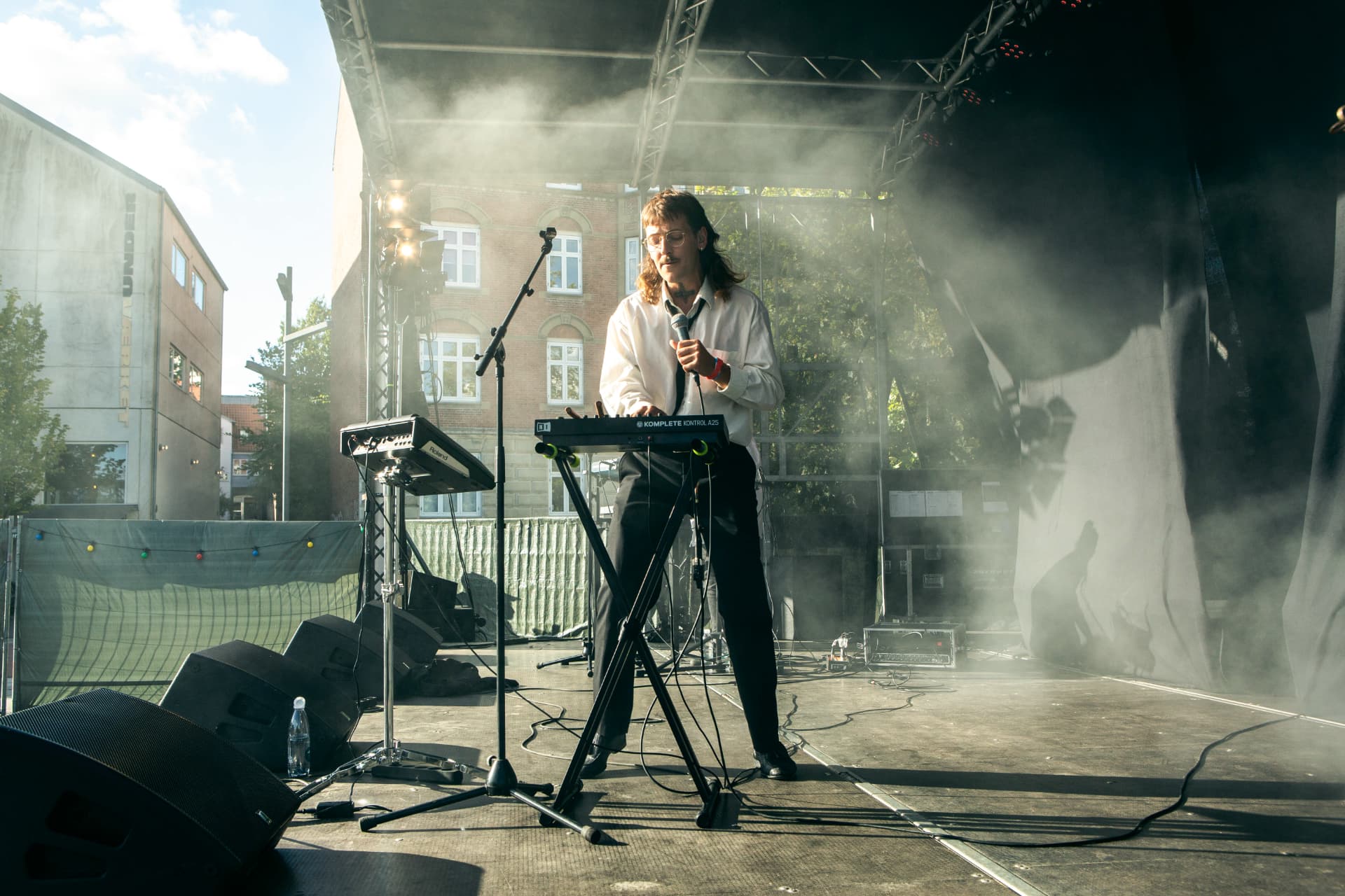 Selvglad på scenen til FLOW Festival